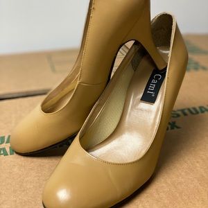 Newport News taupe pumps